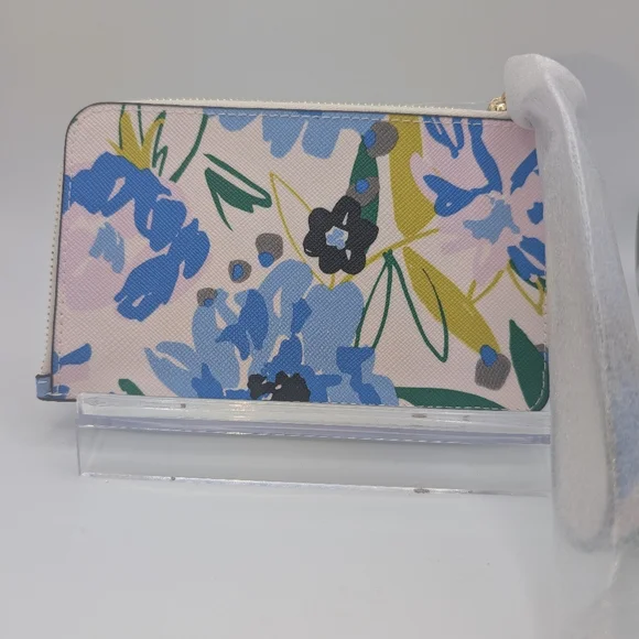 NWT Lucy Festival Floral Wristlet - Picture 4 of 4